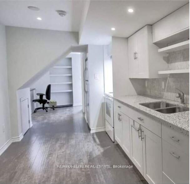Property Photo:  155 Rideau Drive Bsmt  ON L4B 4J1 