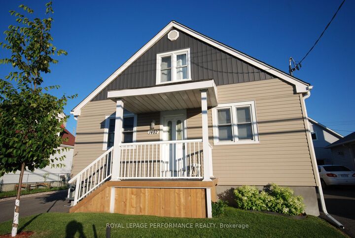 Property Photo: 1482 Laperriere Avenue ON K1Z 7S9