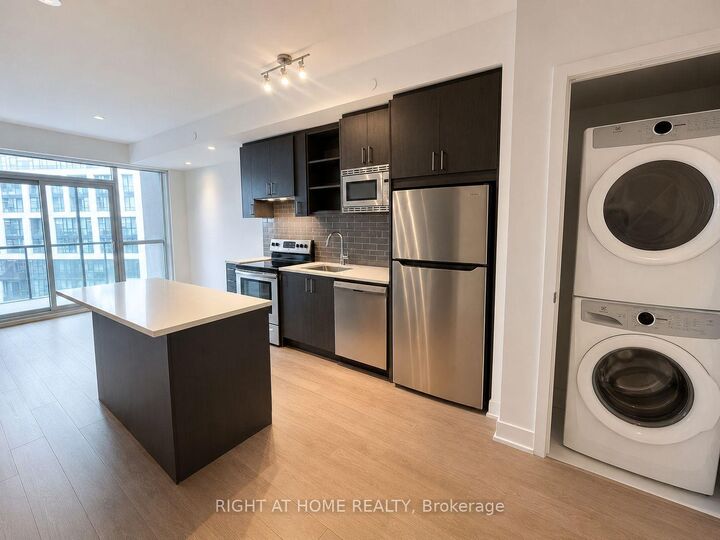 Property Photo: 60 George Butchart Drive 513 ON M3K 0E1