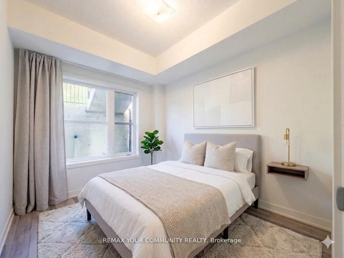 Property Photo: 15100 Yonge Street 106 ON L4G 4C8