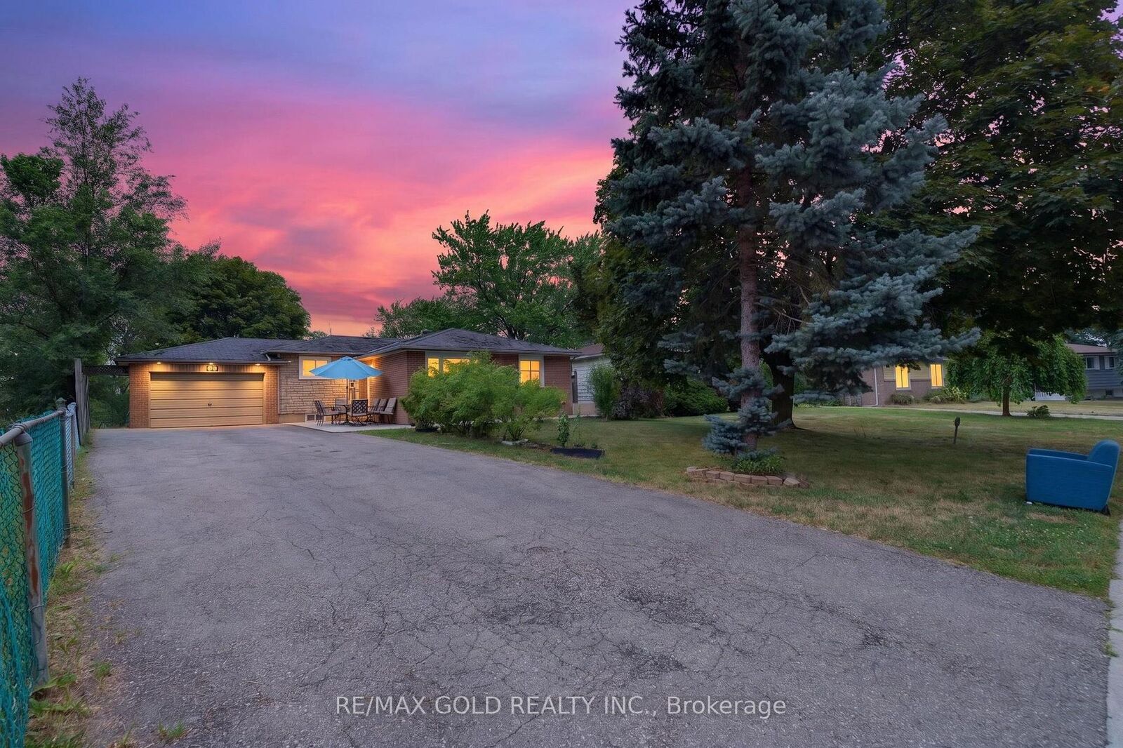 Property Photo: 32 Dunblaine Crescent ON L6T 3H2