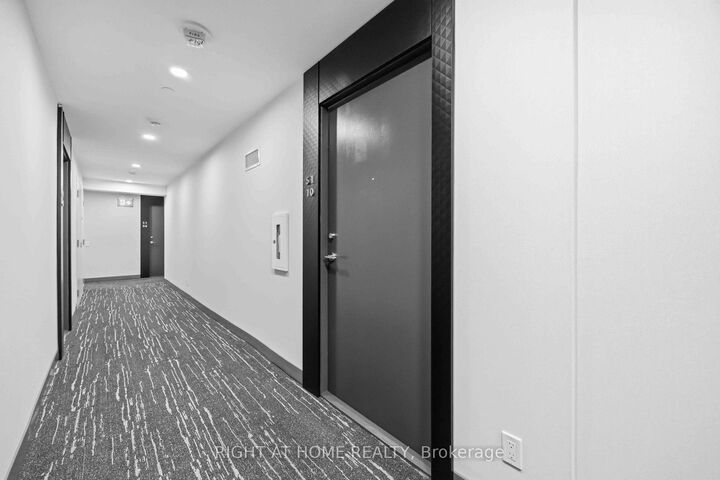Property Photo: 8 Wellesley Street E 5110 ON M4Y 0J5