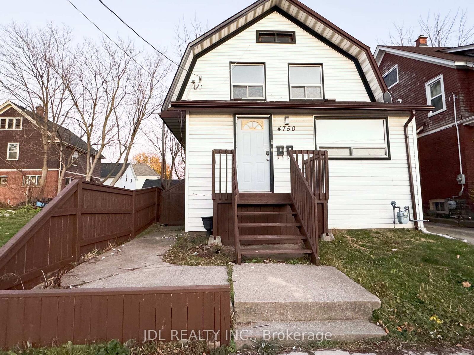 Property Photo: 4750 Saint Lawrence Avenue Main ON L2E 3X9