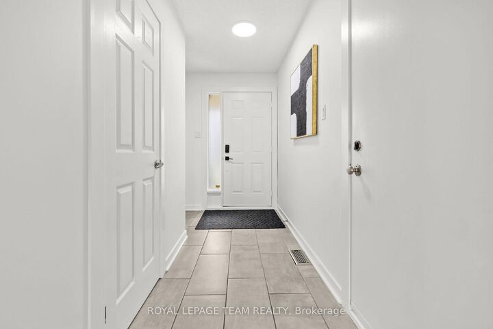 Property Photo:  91 Winnegreen Court  ON K1G 5S4 