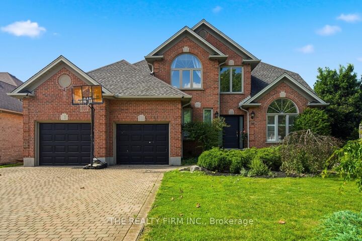 Property Photo: 16 Fitzwilliam Boulevard ON N6H 5H9