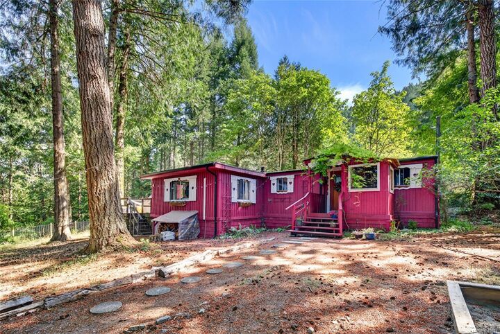 Property Photo: 141 Pallot Way BC V8K 2M5