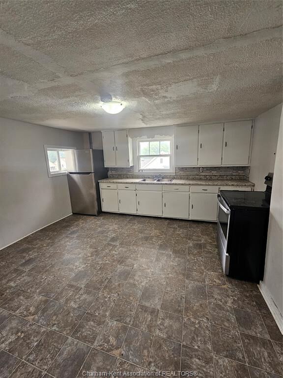 Property Photo: 82 Taylor Avenue ON N7L 2T8