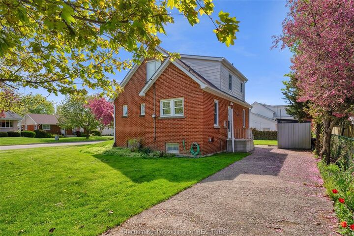 Property Photo: 17 Grand Avenue ON N8A 4J8