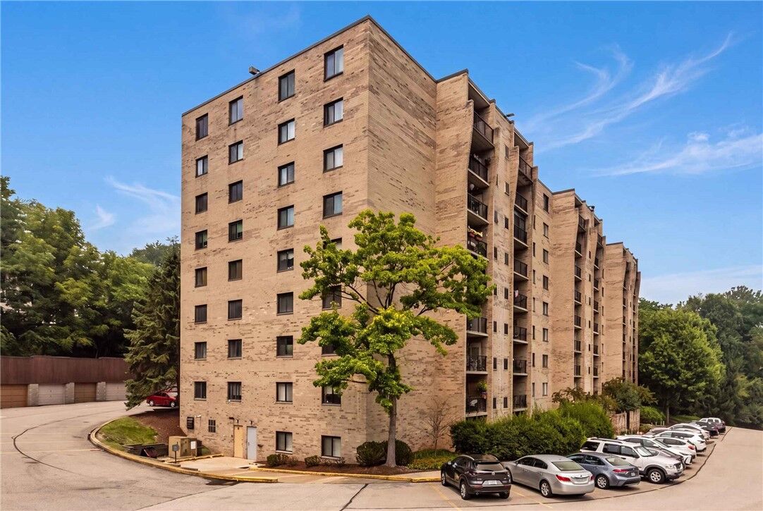 Property Photo:  1400 Smokey Wood Dr 406  PA 15218 