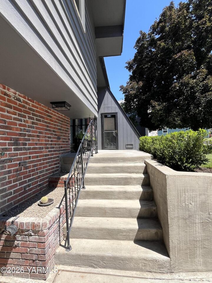 Property Photo: 4307 Marylin Dr WA 98908