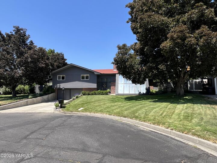 Property Photo:  4307 Marylin Dr  WA 98908 