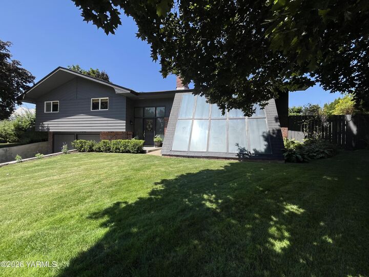 Property Photo:  4307 Marylin Dr  WA 98908 