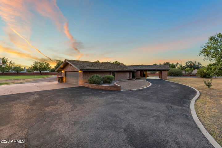 Property Photo: 1821 E Elliot Road AZ 85234