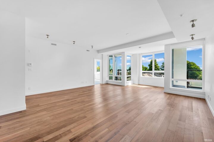 Property Photo: 4408 Cambie Street 406 BC V5Y 0M2