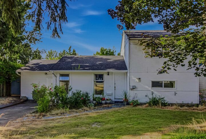 Property Photo: 26549 32 Avenue BC V4W 3E8