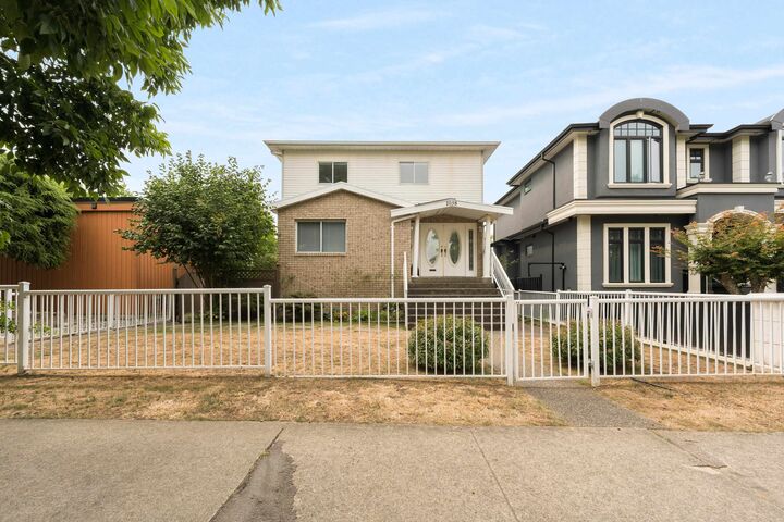 1038 E 51st Avenue — photo 1
