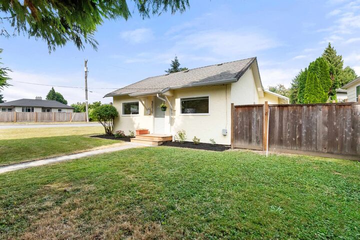 Photo de la propriété: 9570 Victor Street BC V2P 5B4