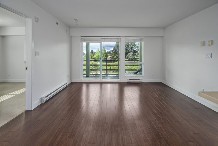 Property Photo: 15735 Croydon Drive 406 BC V3Z 2L5