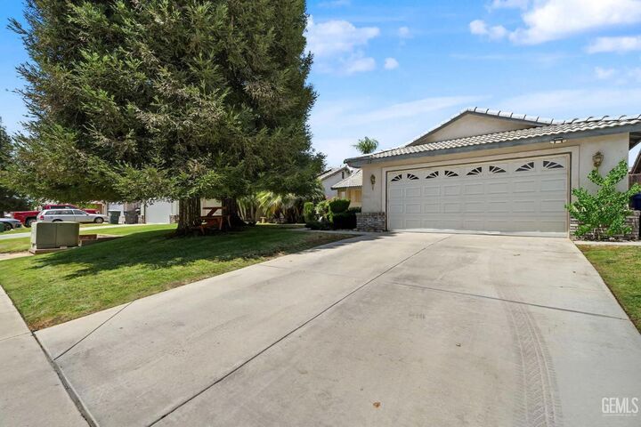 Property Photo:  242 Tanner Michael Drive  CA 93308 
