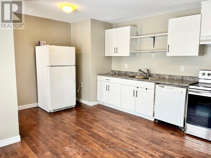 Property Photo:  11 Chaucer Crescent  ON L4N 4T8 