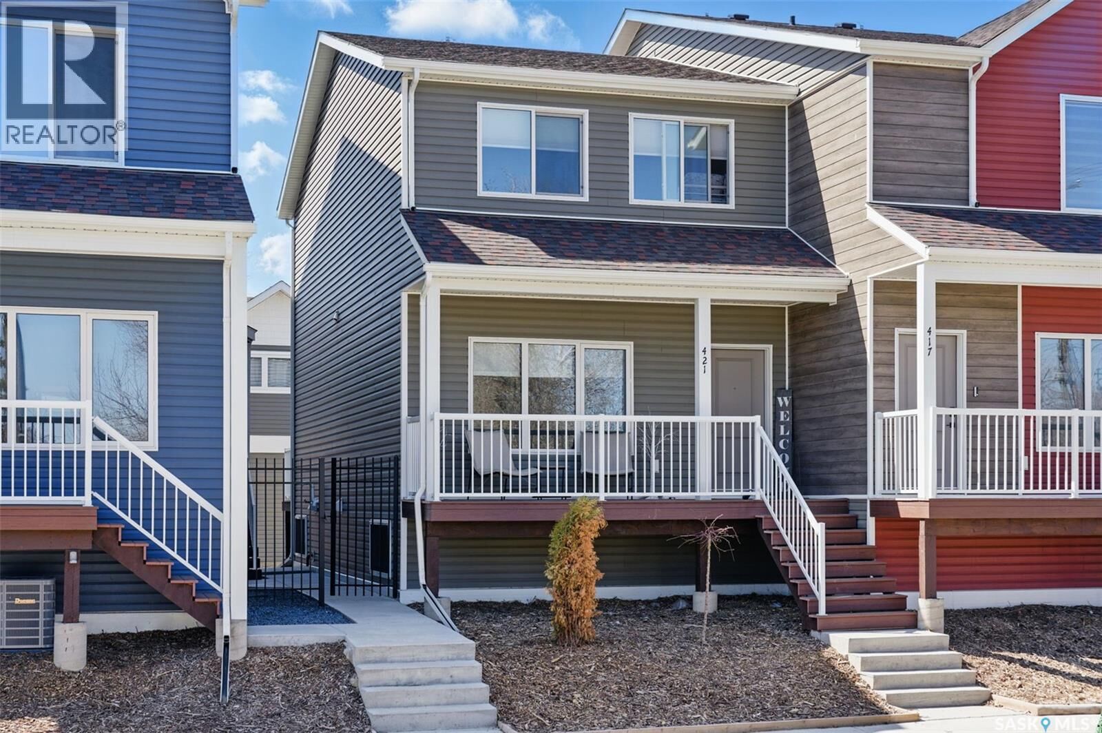 Property Photo: 421 L Avenue S SK S7M 5Y6