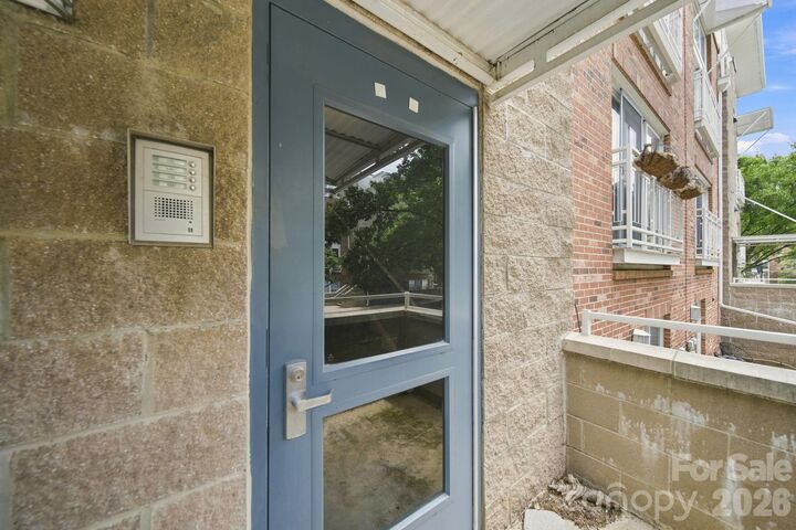 Property Photo: 643 Raphael Place NC 28205