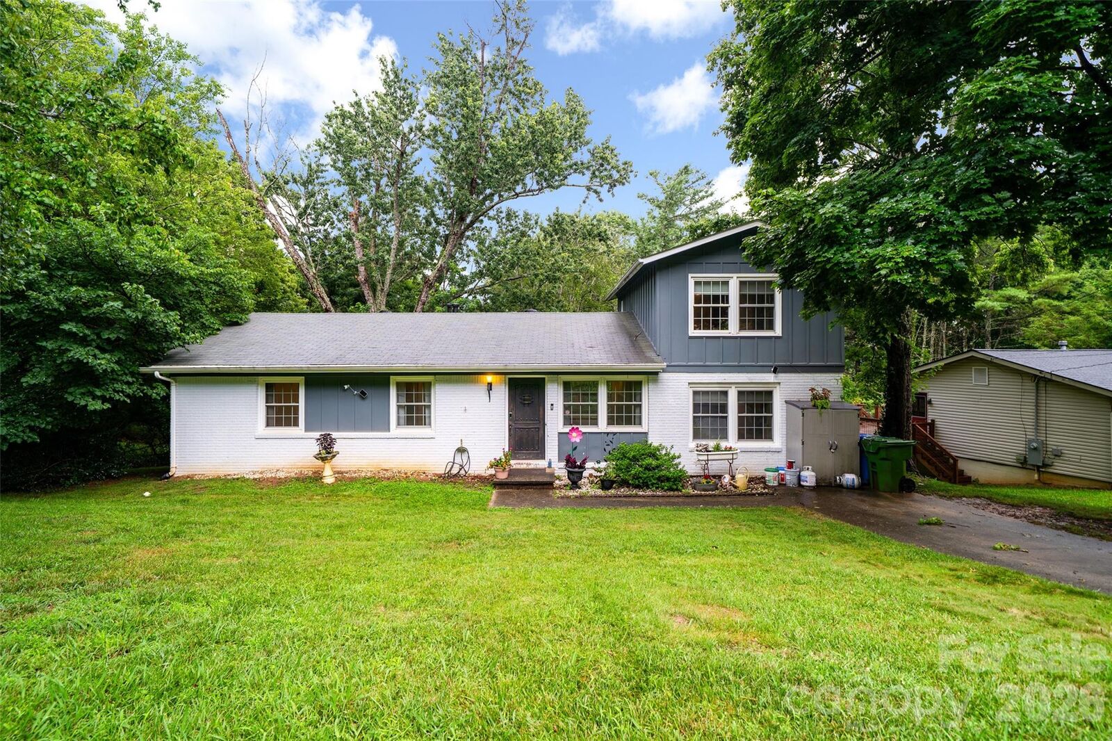 Property Photo: 6 Hillview Circle NC 28805