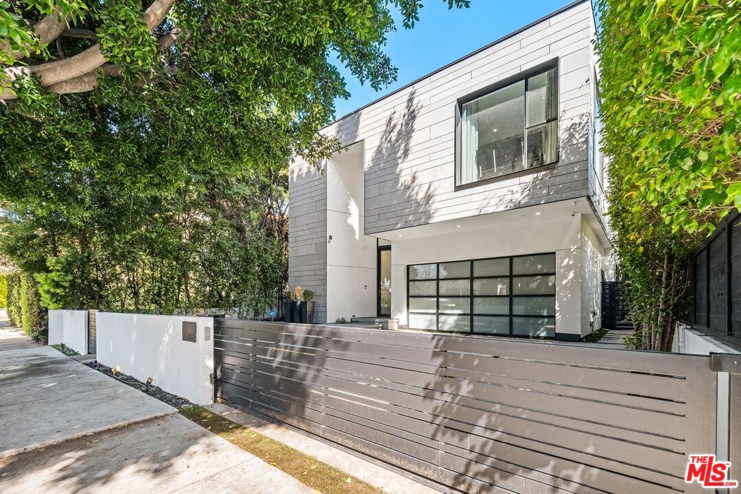 Property Photo: 462 N Croft Ave CA 90048