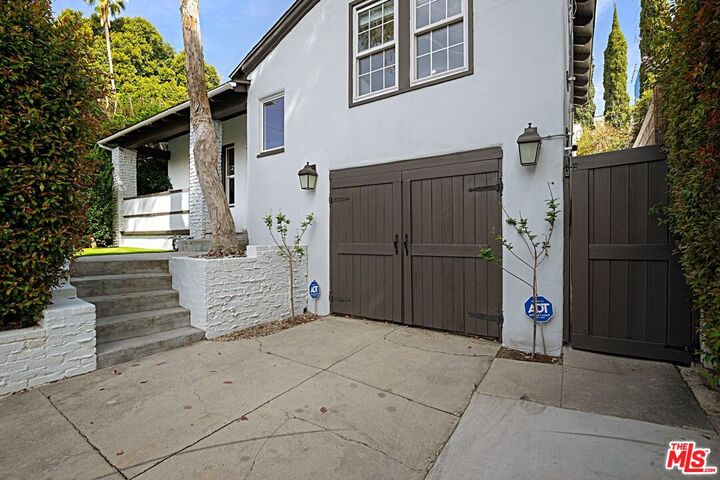 Property Photo: 9023 Phyllis Ave CA 90069