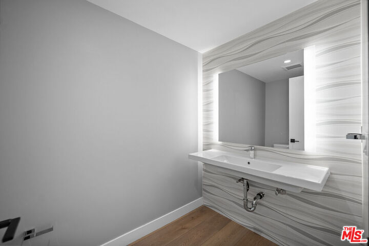 Property Photo:  957 Figueroa Ter, Unit 307  CA 90012 