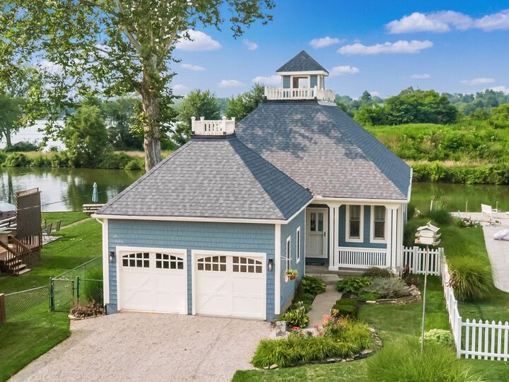 Property Photo: 3081 Greenlawn NE Avenue OH 43046