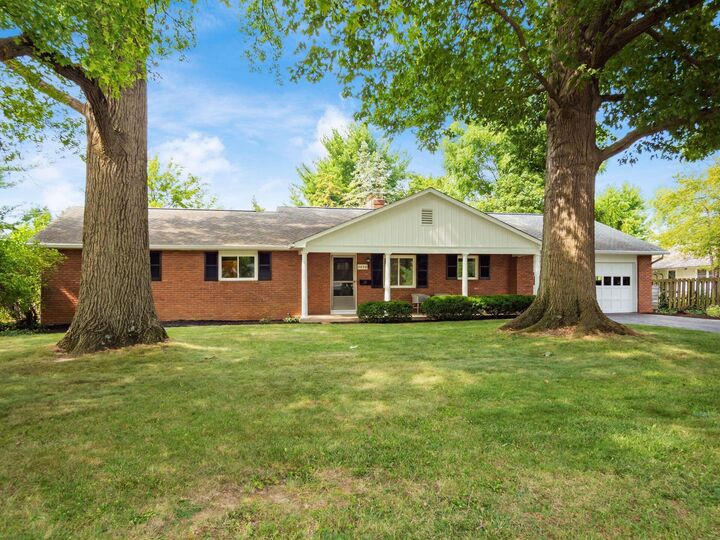 Property Photo:  2030 Chardon Road  OH 43220 