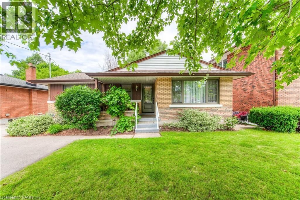 Property Photo:  40 Downey Street 1  ON N2H 6K6 