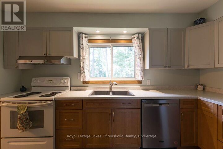 Property Photo: 950 Muskoka #3 Road North ON P1H 1E2
