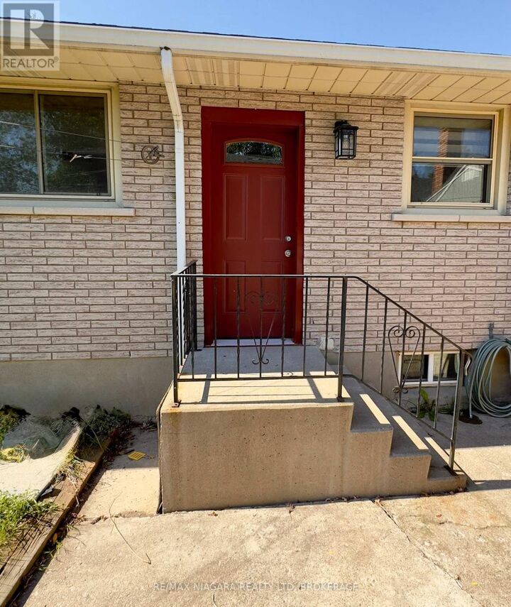 Property Photo: 8 Lakehurst Drive ON L2N 4C2