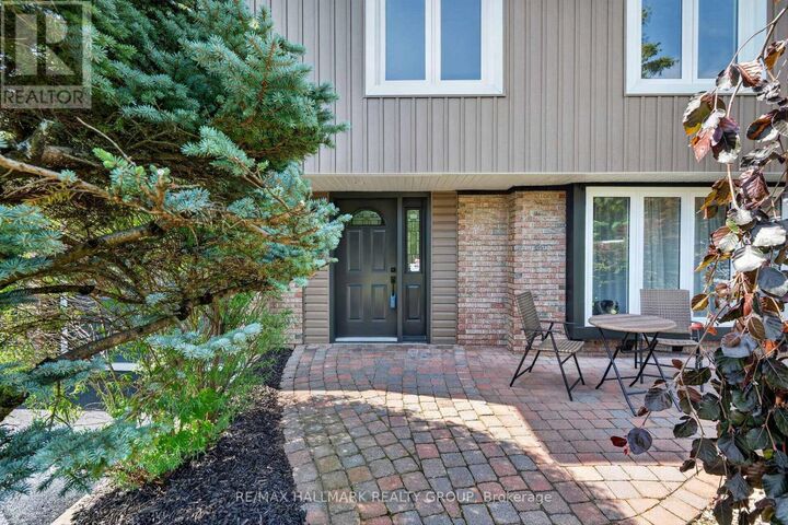 Property Photo: 4 Claret Court ON K1V 9C4