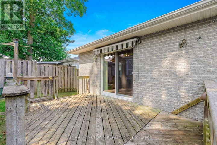 Property Photo: 1048 Bridlewood Drive ON K6V 7E9