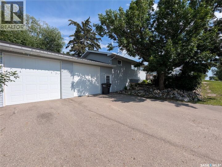 Property Photo: 107 Carlton Street SK S0K 4M0