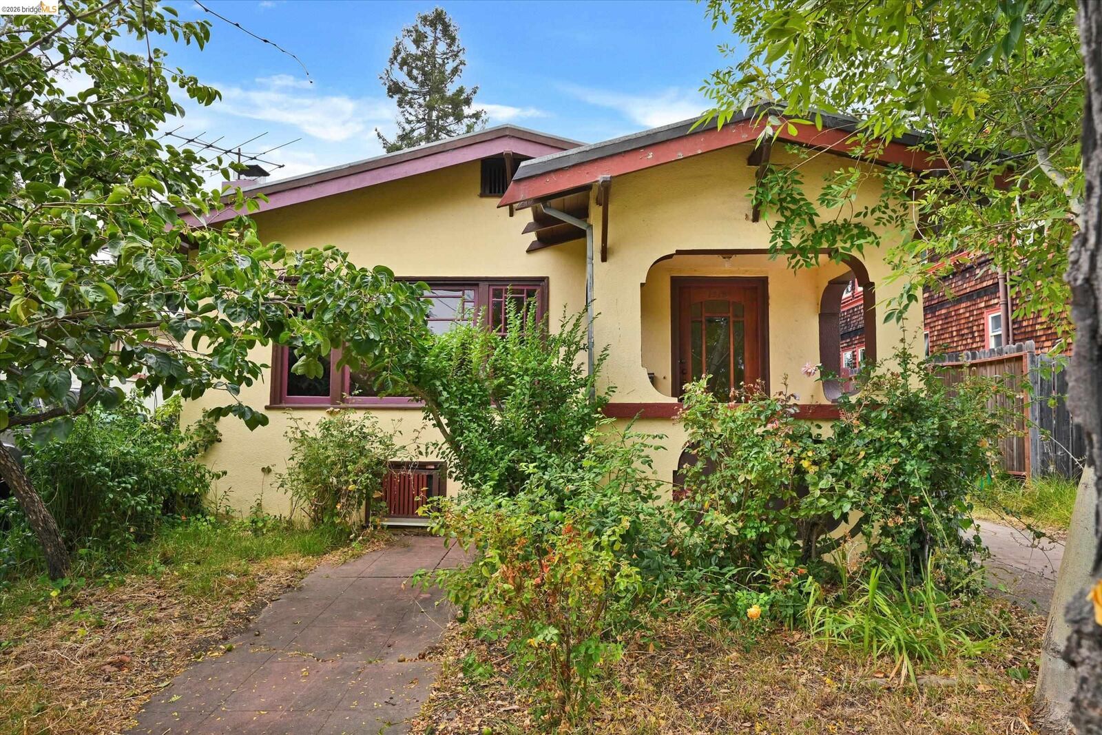 Property Photo: 2219 Derby St CA 94705