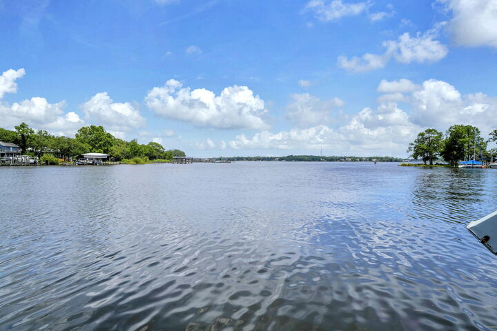 Property Photo: 317 Edrehi Drive FL 32578