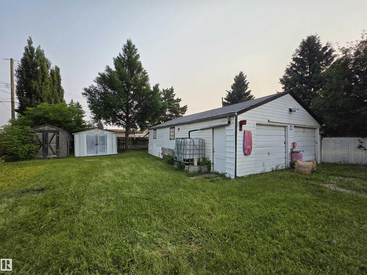 Property Photo: 4812 48 Avenue AB T9M 1Y4