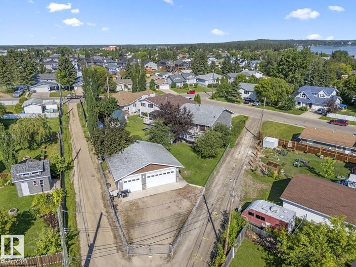 Property Photo: 1303 5 Avenue AB T9M 1C1