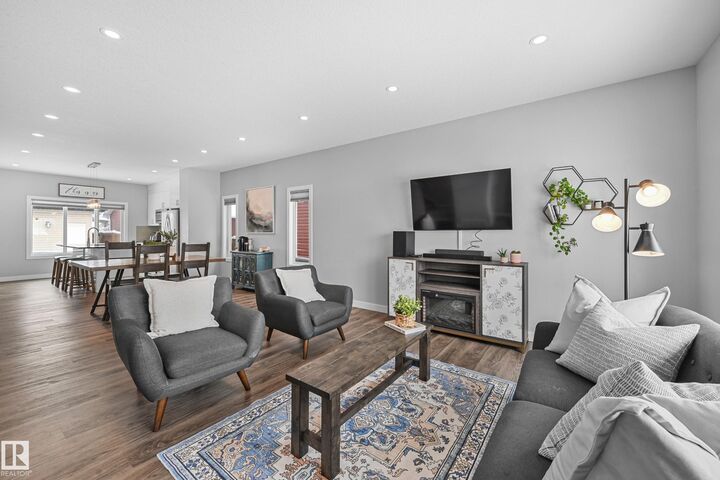 Property Photo: 53 Dillingham Avenue AB T8L 0N2