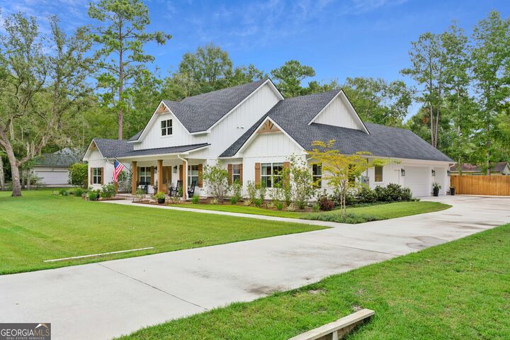 Property Photo: 111 Laurel Grove Plantation Road GA 31523