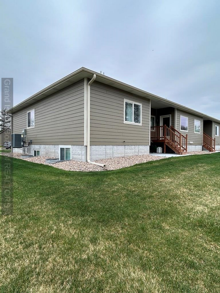 Property Photo:  1804 Del Mar Cir  NE 68803 