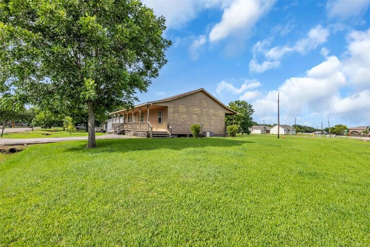 Property Photo:  831 Easy St  TX 77571 