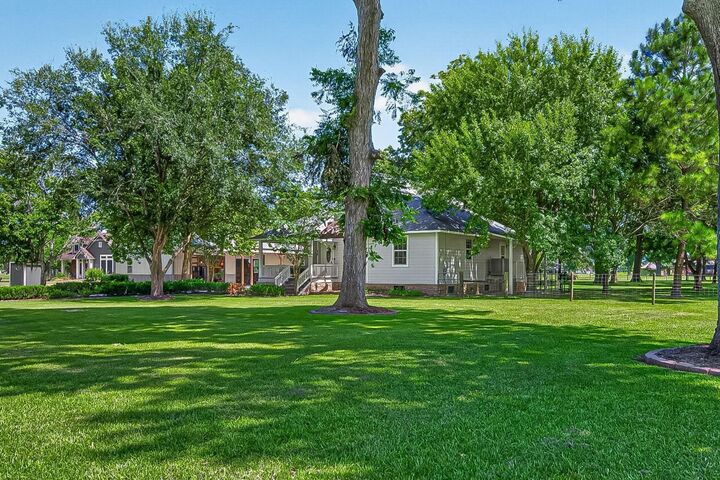 Property Photo:  238 Horse Shoe Trail  TX 77515 