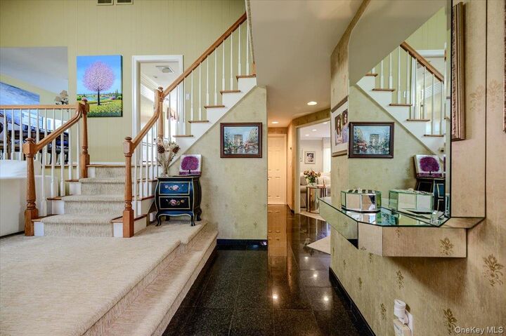 Property Photo: 6 Geoffrey Lane NY 11557