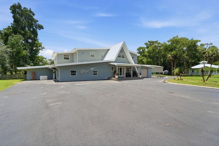 Property Photo: 220 Brandy Court FL 32725