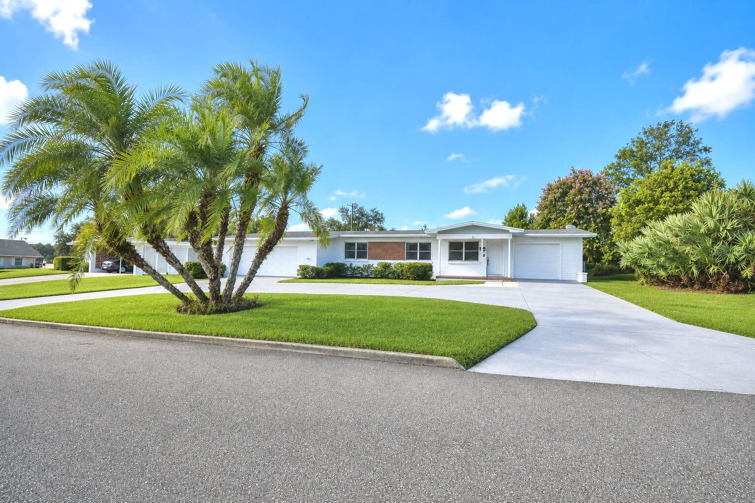 Property Photo: 906 Avenue M SE FL 33880